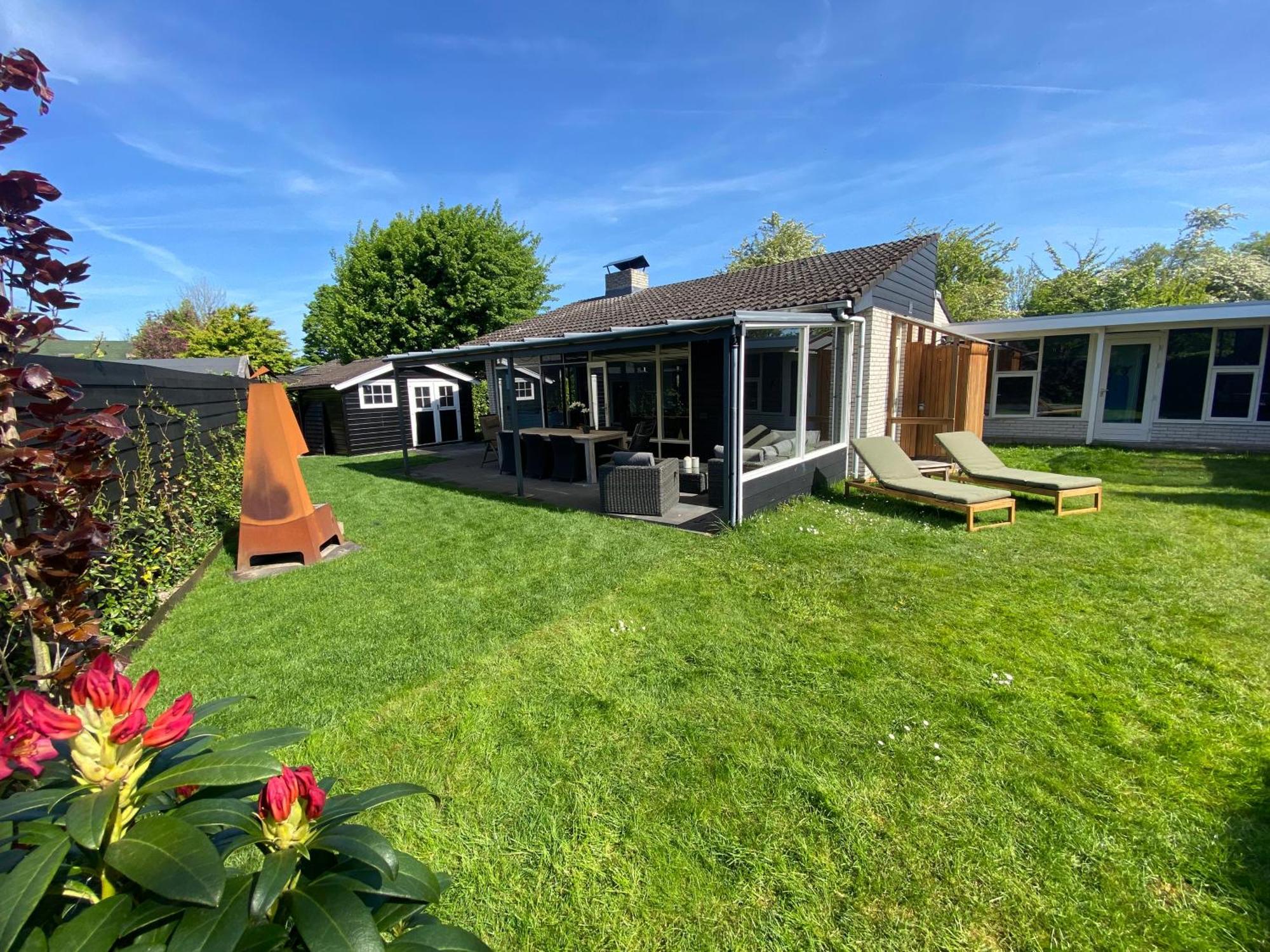 Bungalow Near Beach With Large Private Garden - Not For Companies Ouddorp Esterno foto